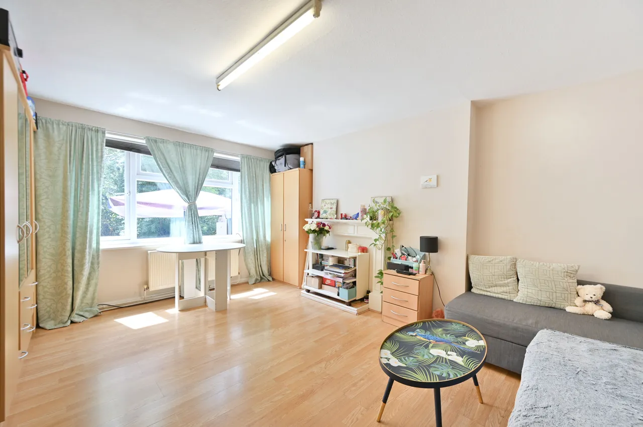 2 bed flat for sale — 11 Park Court, Wembley