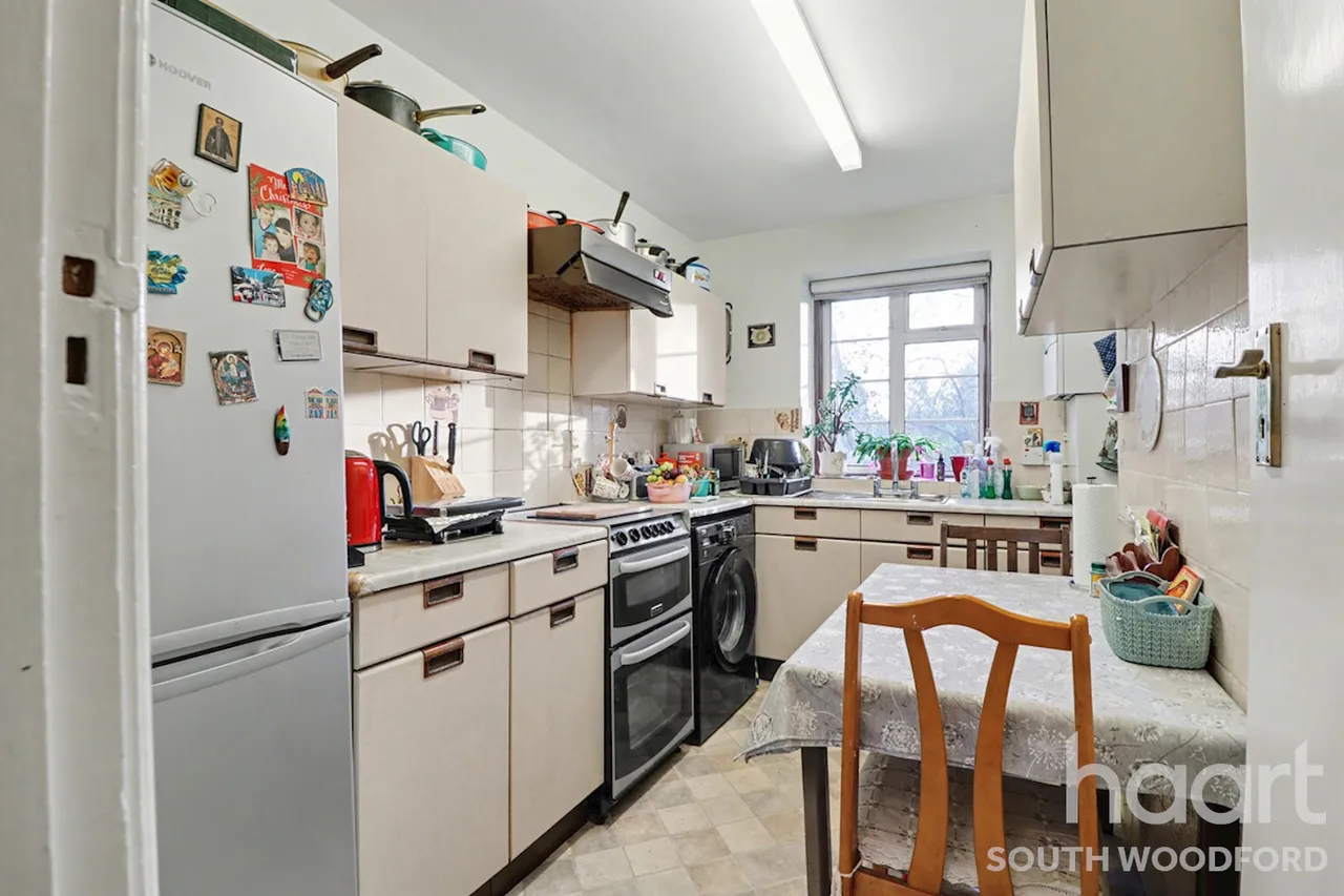 The Drive, London, E18, photo 3
