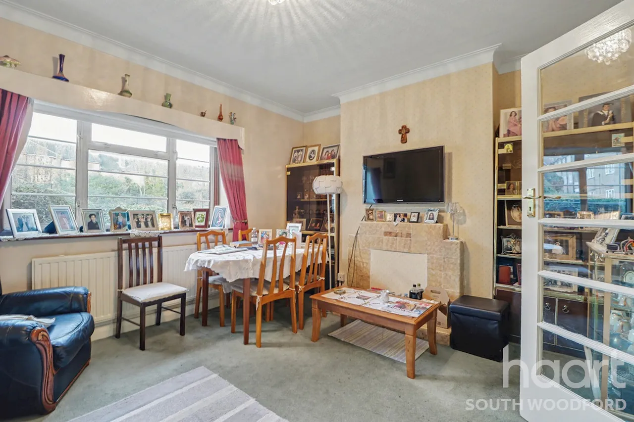 The Drive, London, E18, photo 8