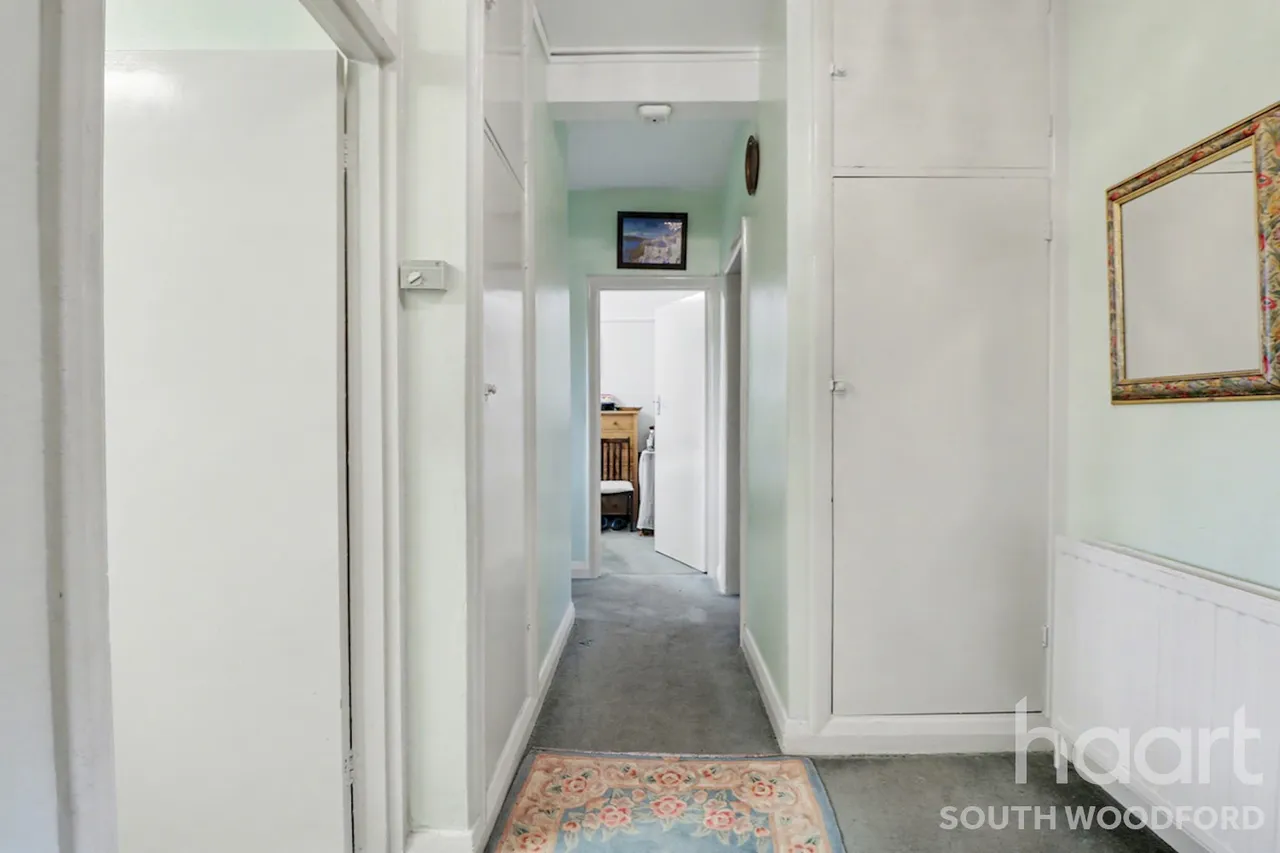 The Drive, London, E18, photo 6
