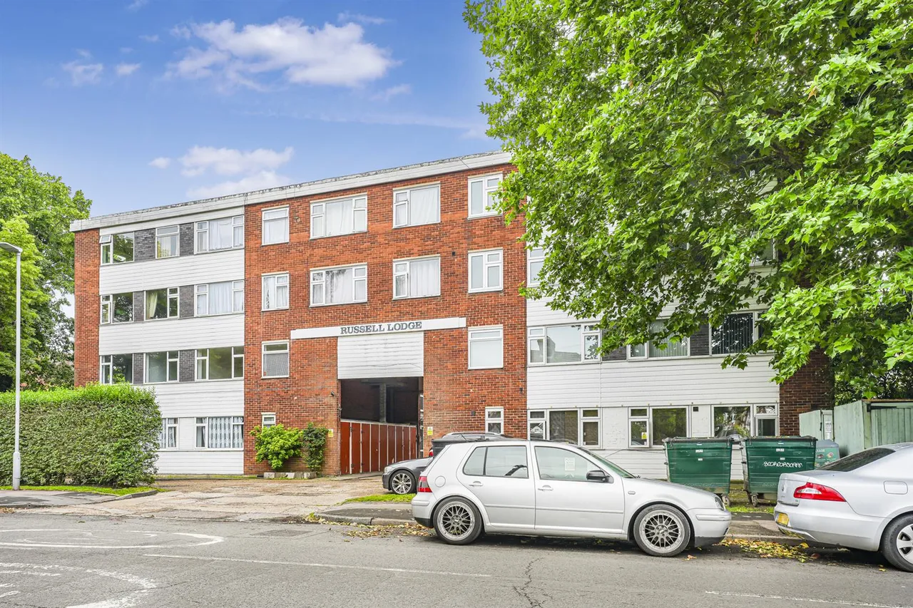 3 bed flat for sale — Endlebury Road, North Chingford, E4 6QA