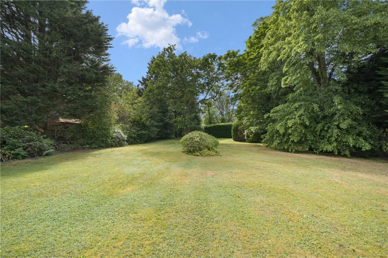 Albury Road, Hersham, Walton-on-Thames, Surrey, KT12, photo 10