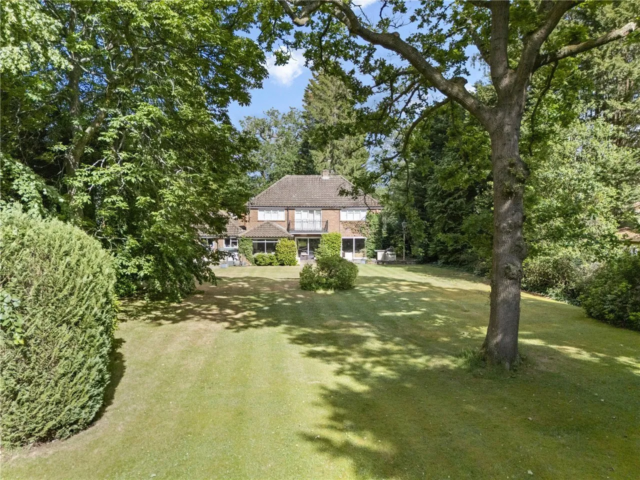 4 bed house for sale — Albury Road, Hersham, Walton-on-Thames, Surrey, KT12