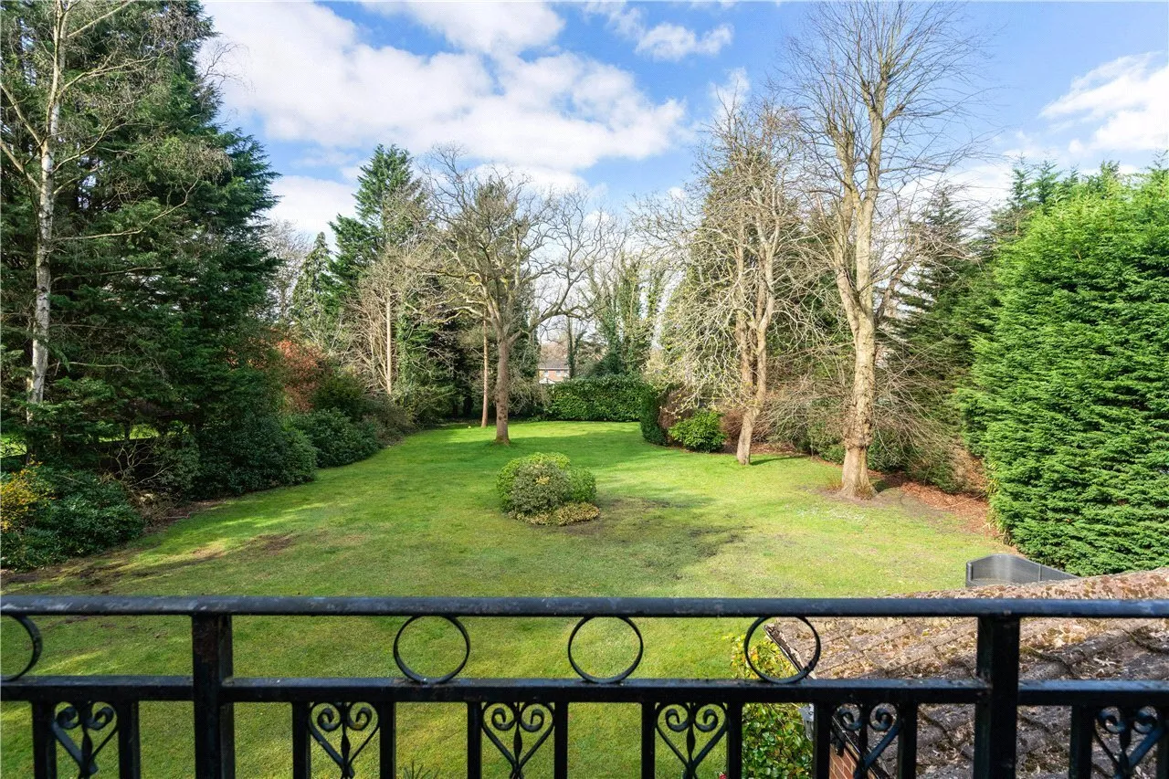 Albury Road, Hersham, Walton-on-Thames, Surrey, KT12, photo 4