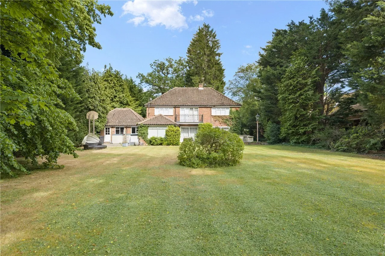 Albury Road, Hersham, Walton-on-Thames, Surrey, KT12, photo 7