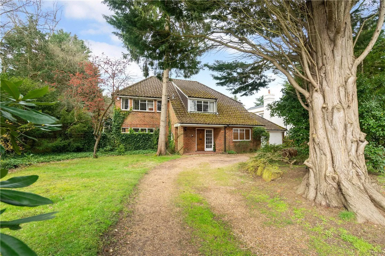 Albury Road, Hersham, Walton-on-Thames, Surrey, KT12, photo 2