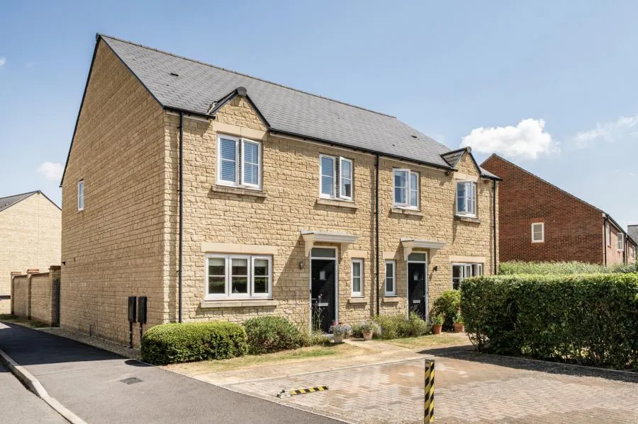 3 bed house for sale, Shergold Road, Bampton, OX18