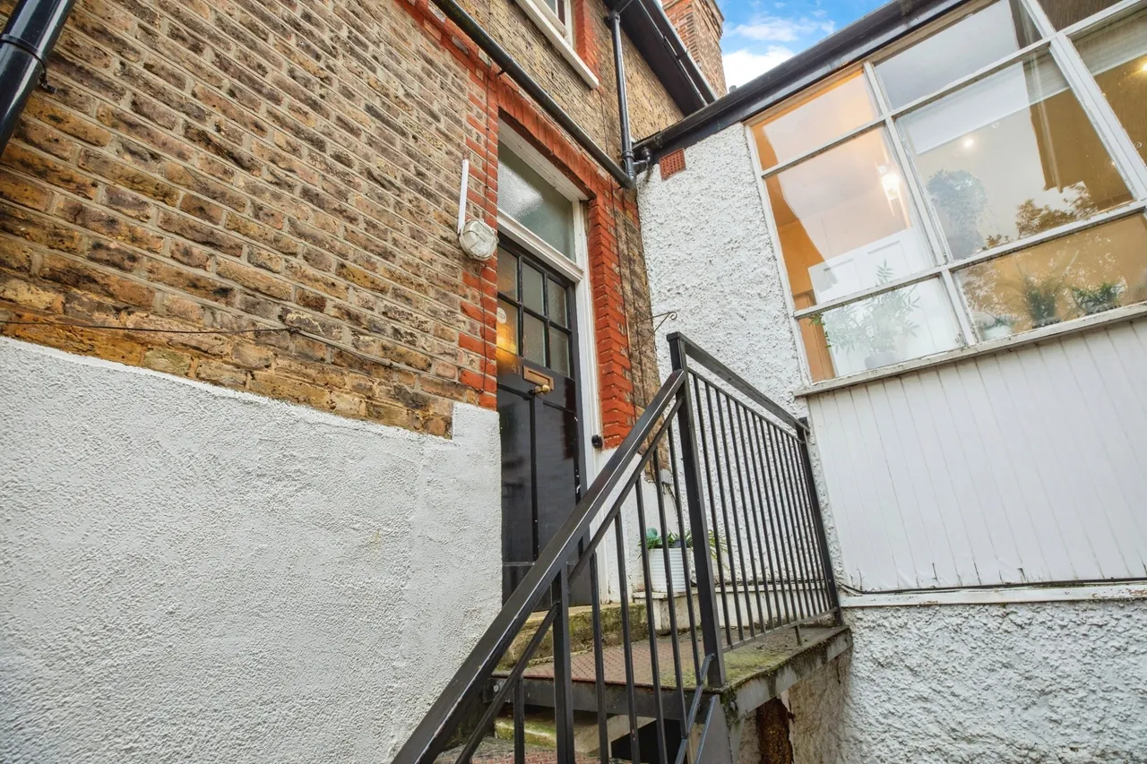 Lancaster Avenue, London, SE27, photo 19