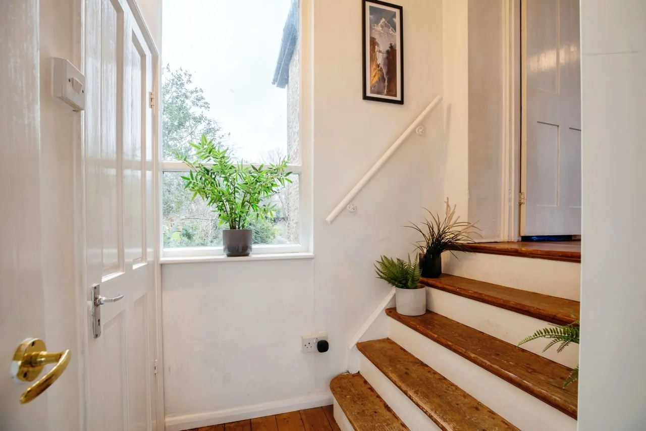 Lancaster Avenue, London, SE27, photo 10