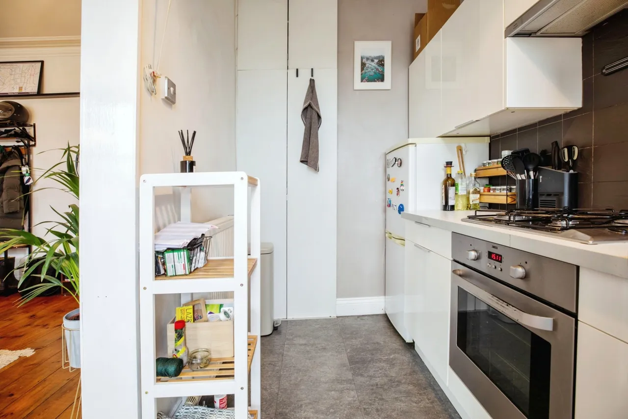 Lancaster Avenue, London, SE27, photo 11