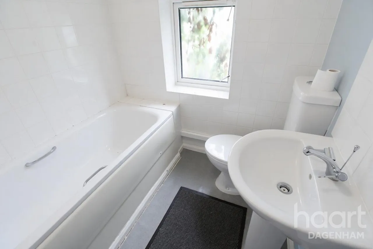 Marlborough Road, RM8, photo 6