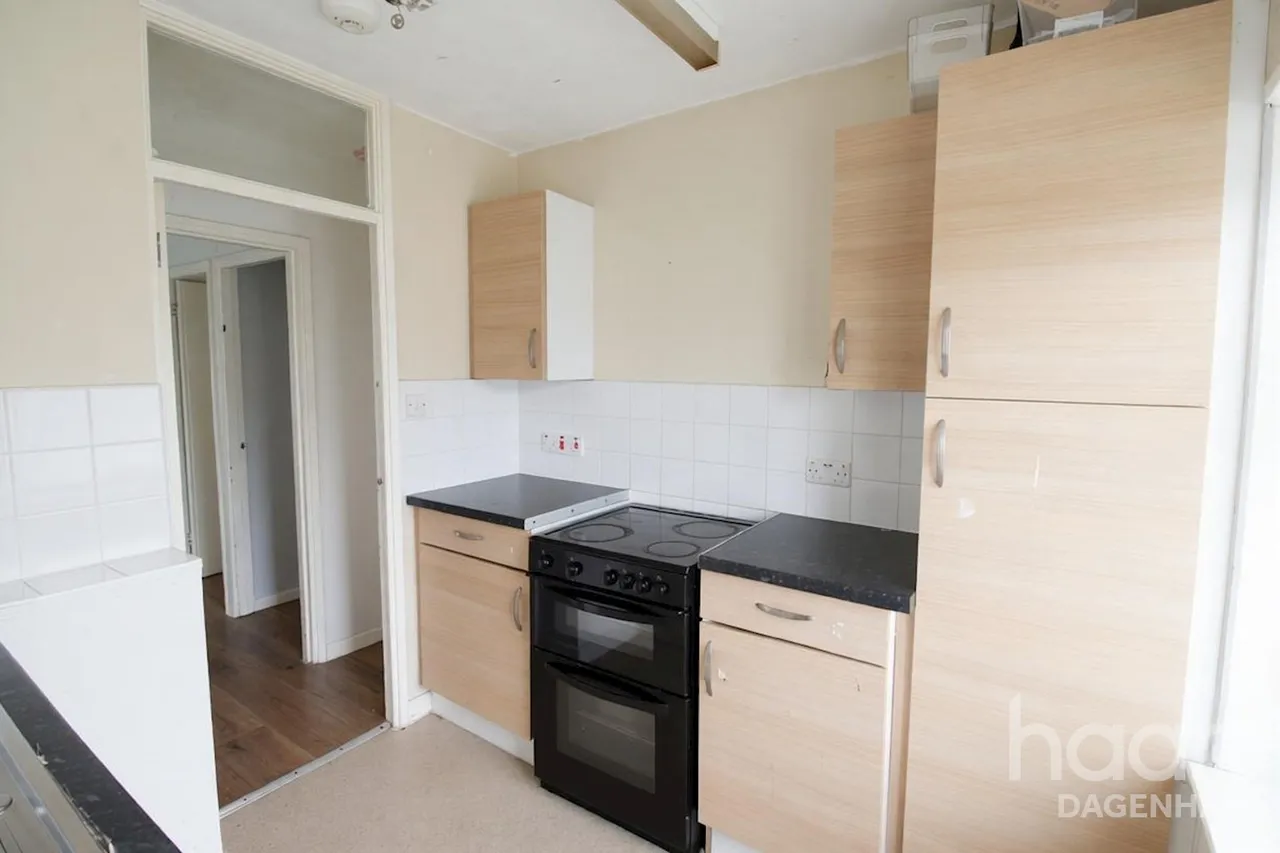 Marlborough Road, RM8, photo 4