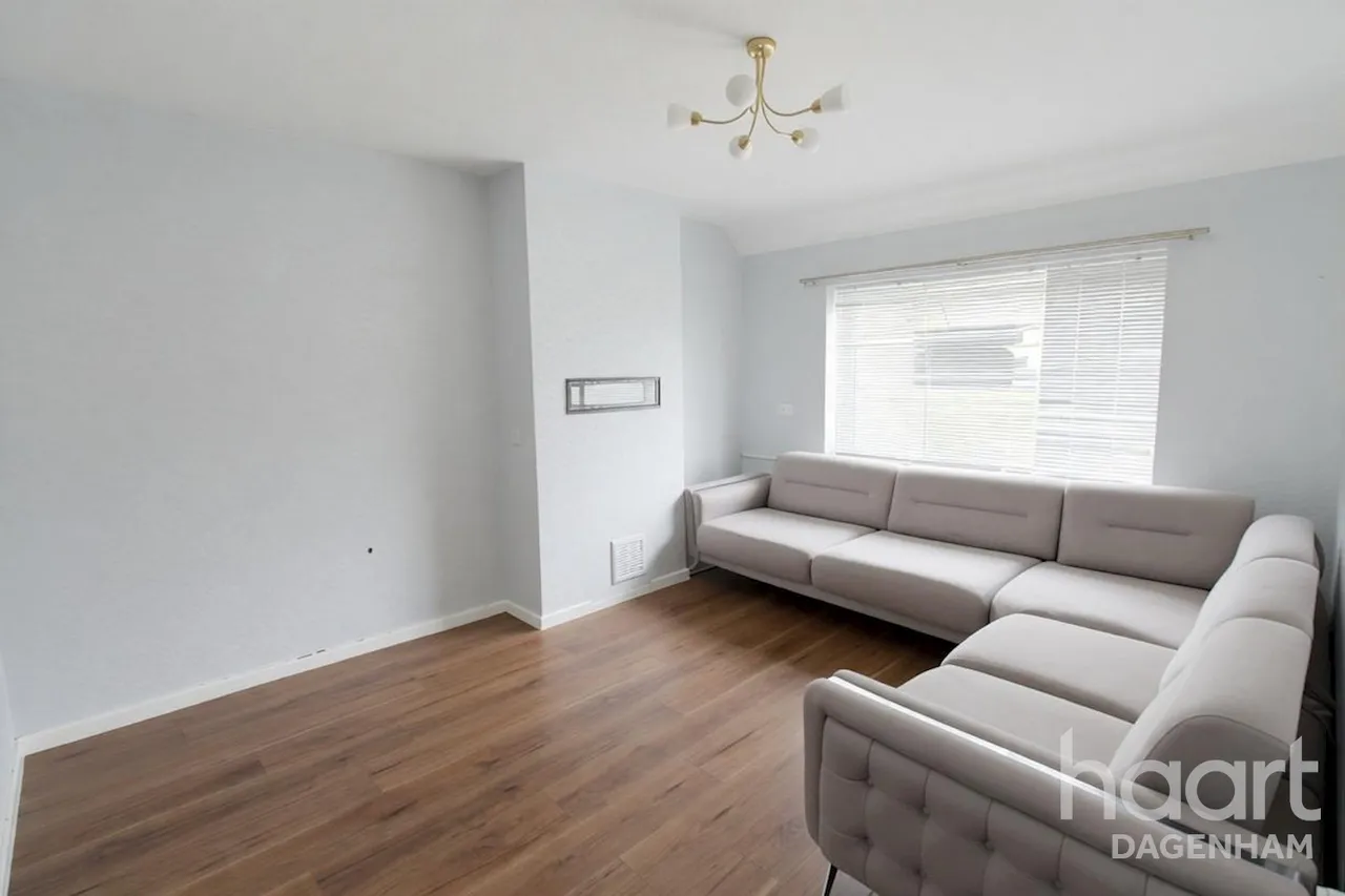 Marlborough Road, RM8, photo 2