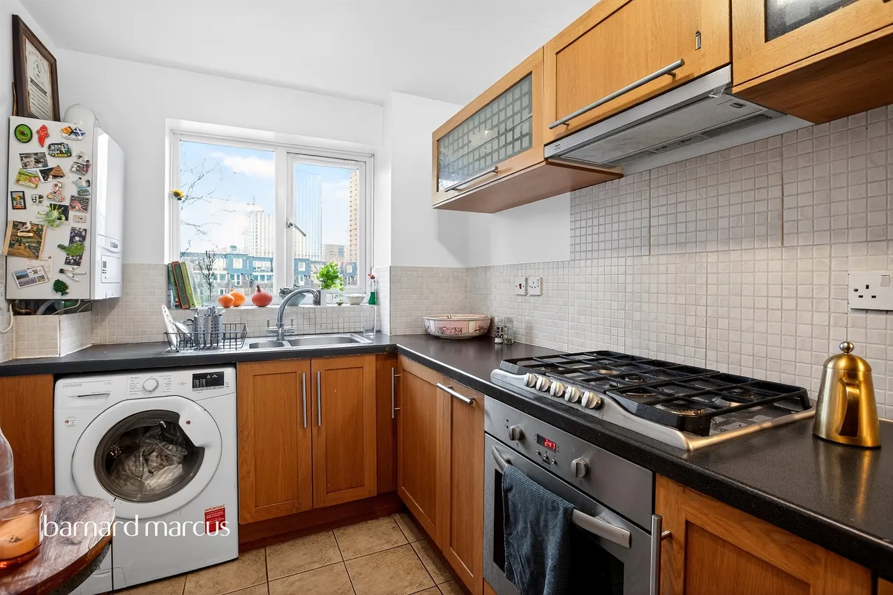 Bream Close, London, photo 12