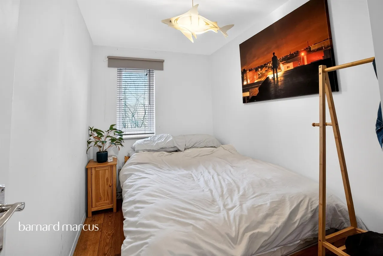 Bream Close, London, photo 7