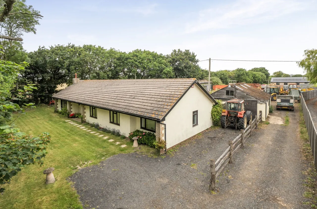 3 bed property for sale, Almodington Lane, Earnley, PO20