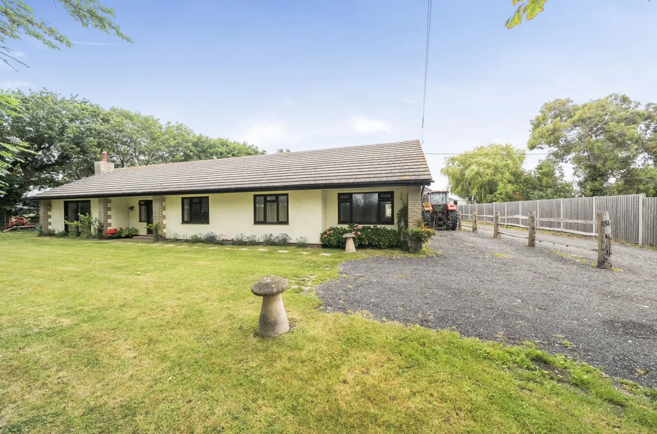Almodington Lane, Earnley, PO20, photo 18