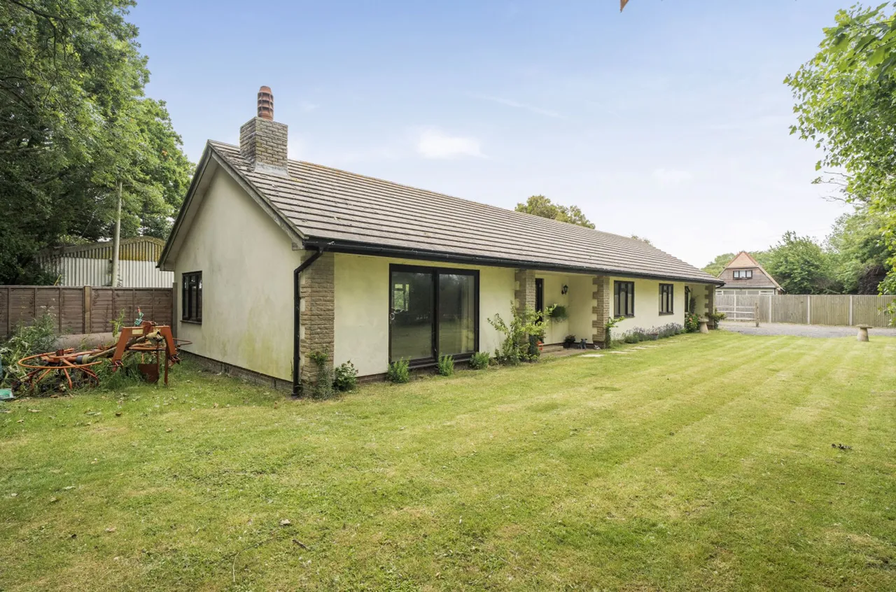 Almodington Lane, Earnley, PO20, photo 17