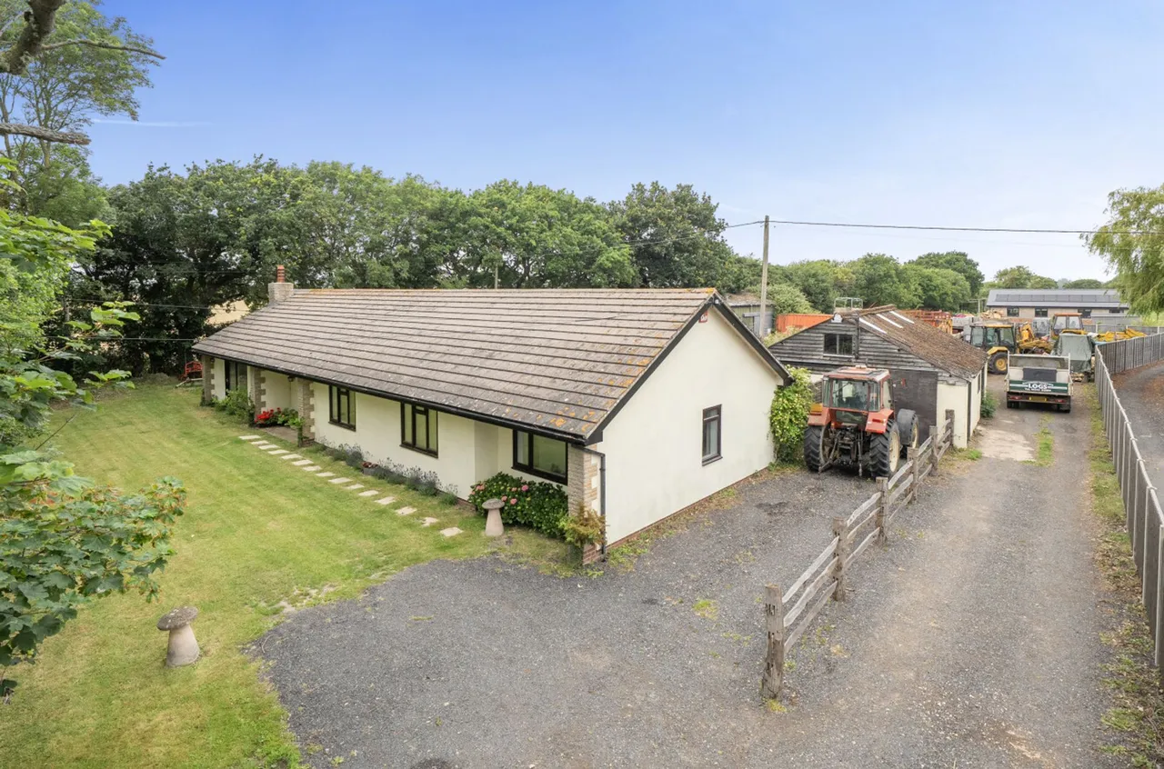 Almodington Lane, Earnley, PO20, photo 14