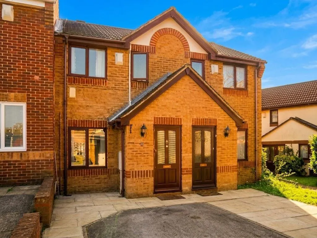 2 bed house to rent, Kelvin Gardens, London, CR0
