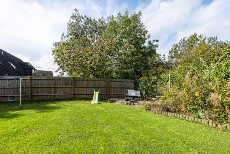 Thirsk Gardens, Bletchley, Milton Keynes, Buckinghamshire, MK3 5LH, photo 3