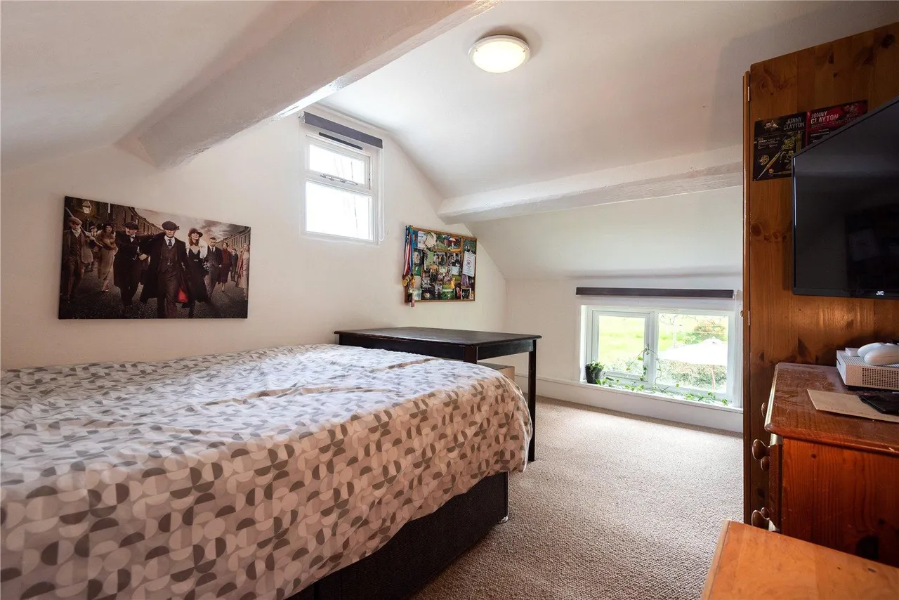 Adfa, Newtown, photo 16