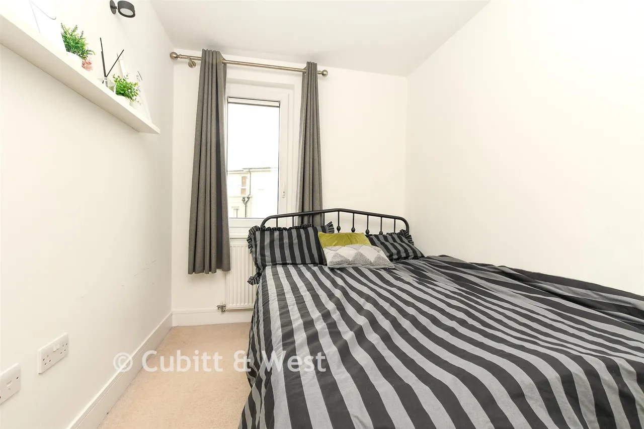 West Green Drive, West Green, RH11, photo 8