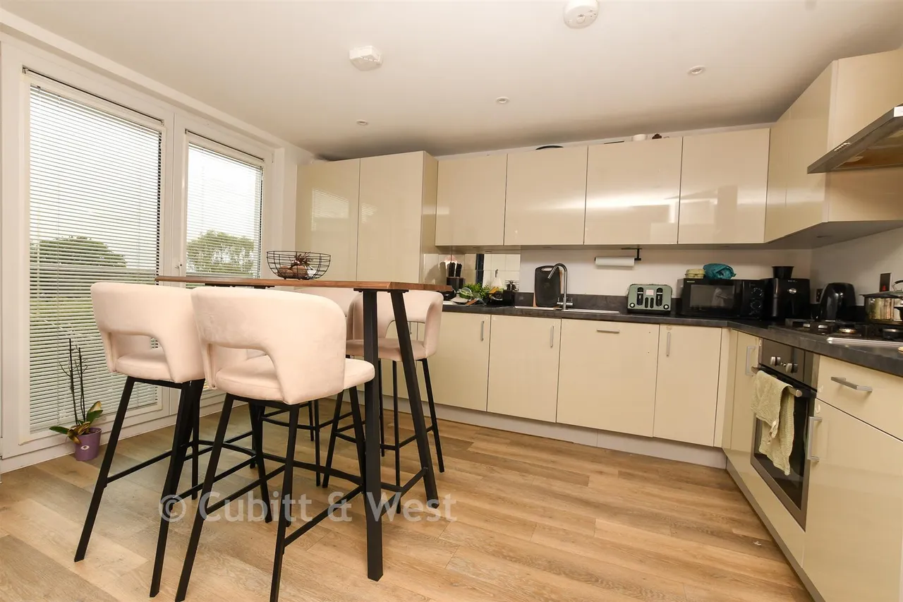 West Green Drive, West Green, RH11, photo 4