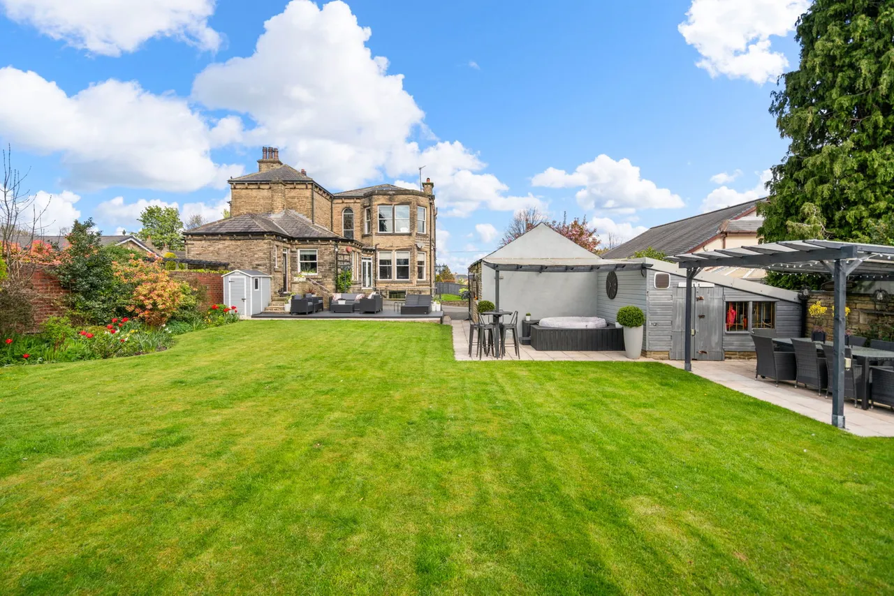 3 bed house for sale, Victoria Road, Elland, HX5