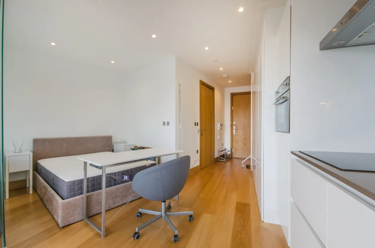 Apartment 1806, Arena Tower, 25 Crossharbour Plaza, London, photo 3