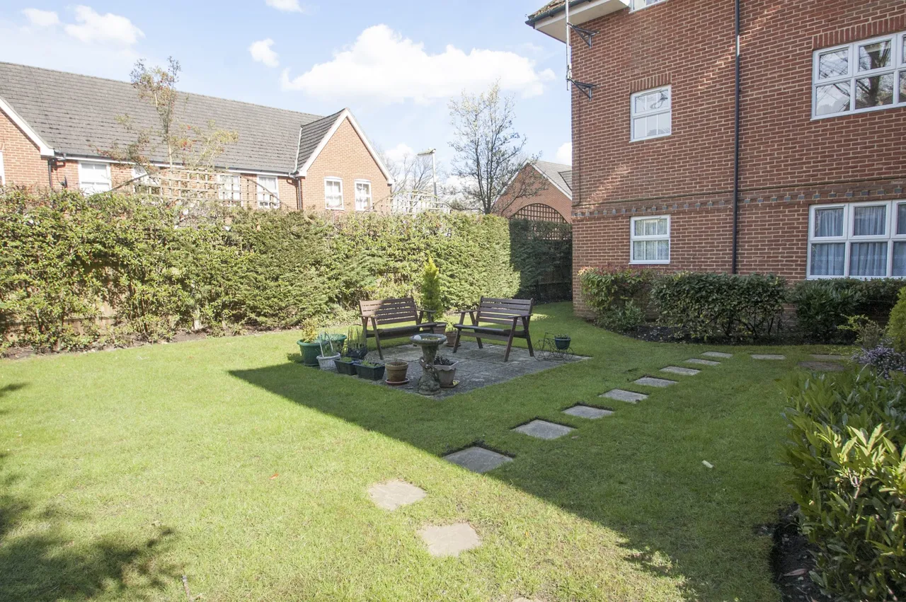Branksome Walk Manor Branksomewood Road, Fleet, GU51 4SW, photo 6