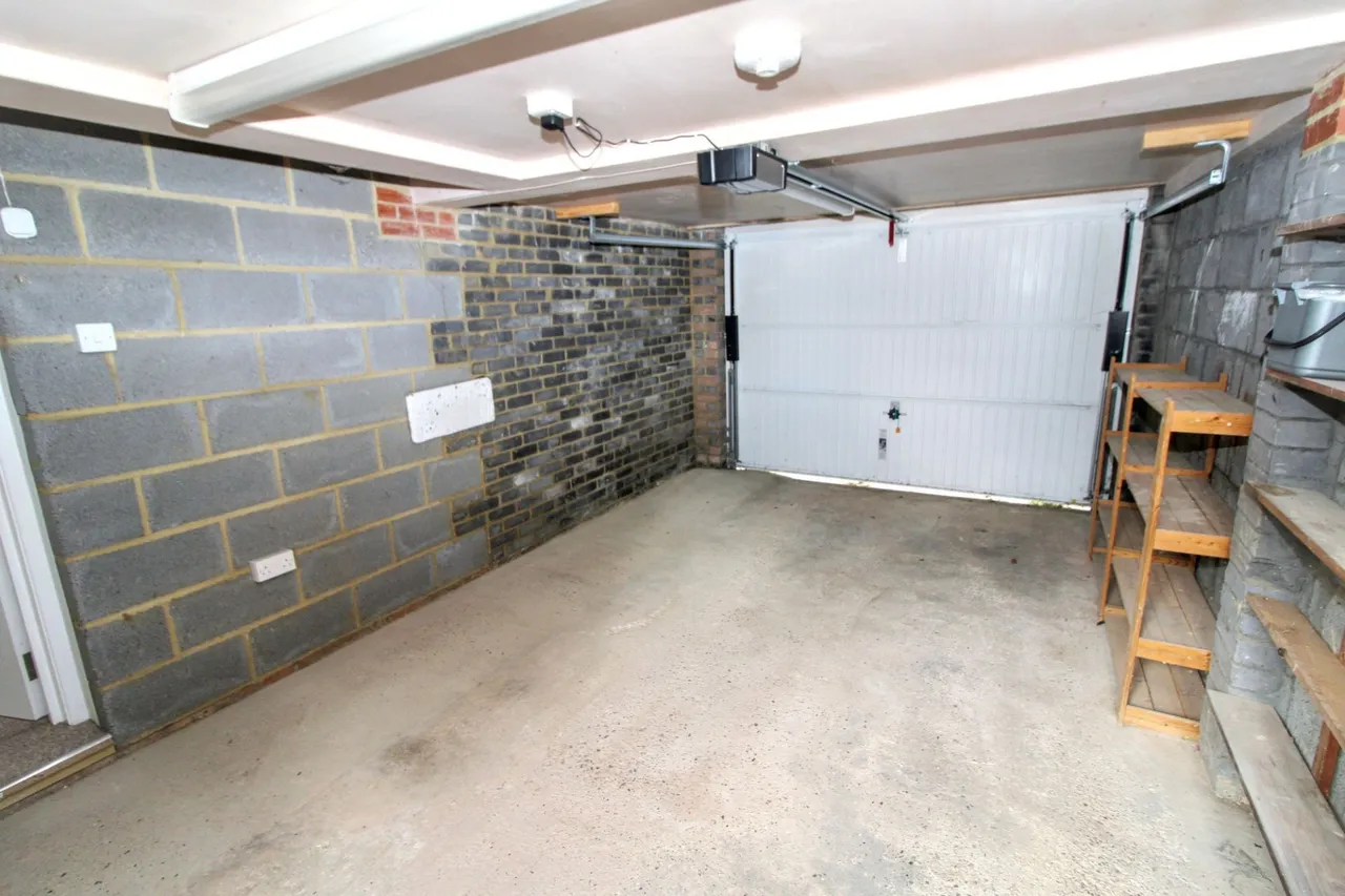 Hawthorn Crescent, Hazlemere, HP15, photo 17