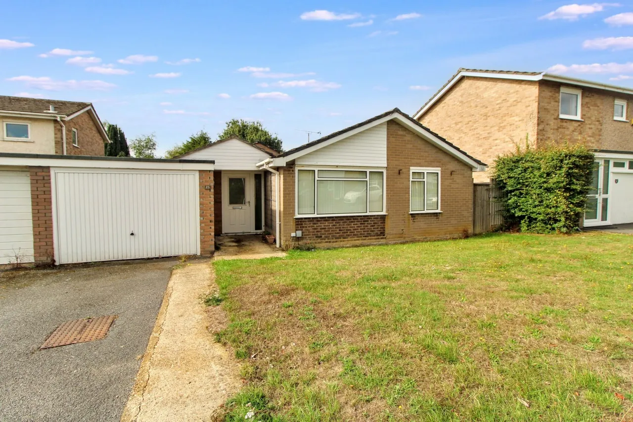 3 bed house for sale, Hawthorn Crescent, Hazlemere, HP15