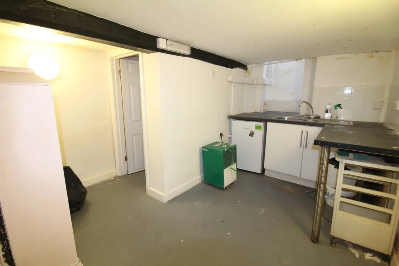 Warminster Road, Westbury, photo 8