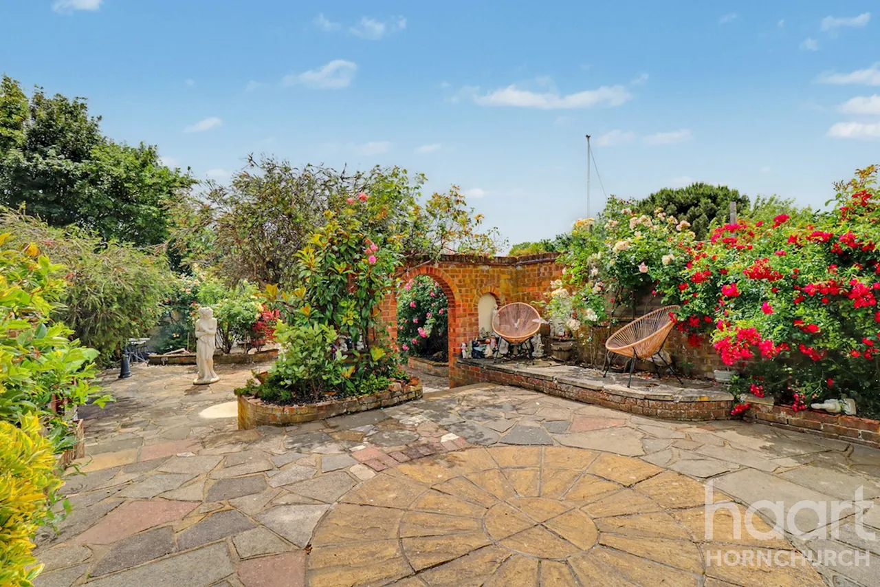 Kenilworth Gardens, Hornchurch, RM12, photo 10
