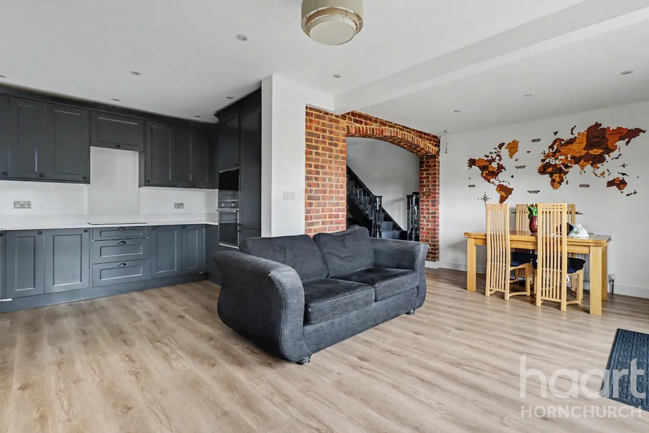 Kenilworth Gardens, Hornchurch, RM12, photo 14