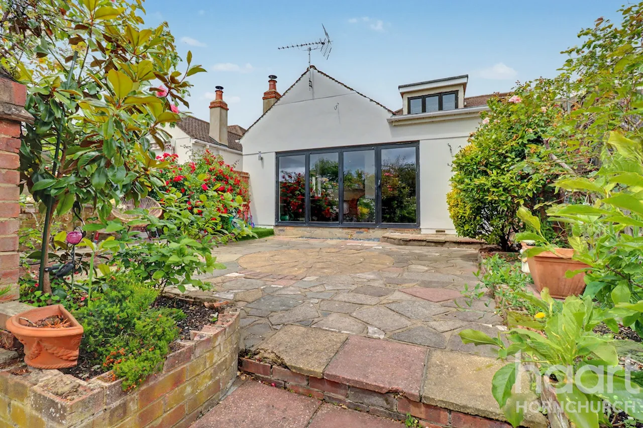 Kenilworth Gardens, Hornchurch, RM12, photo 11
