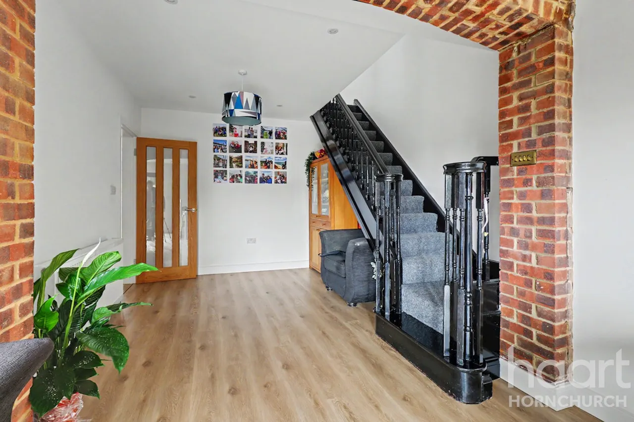 Kenilworth Gardens, Hornchurch, RM12, photo 4