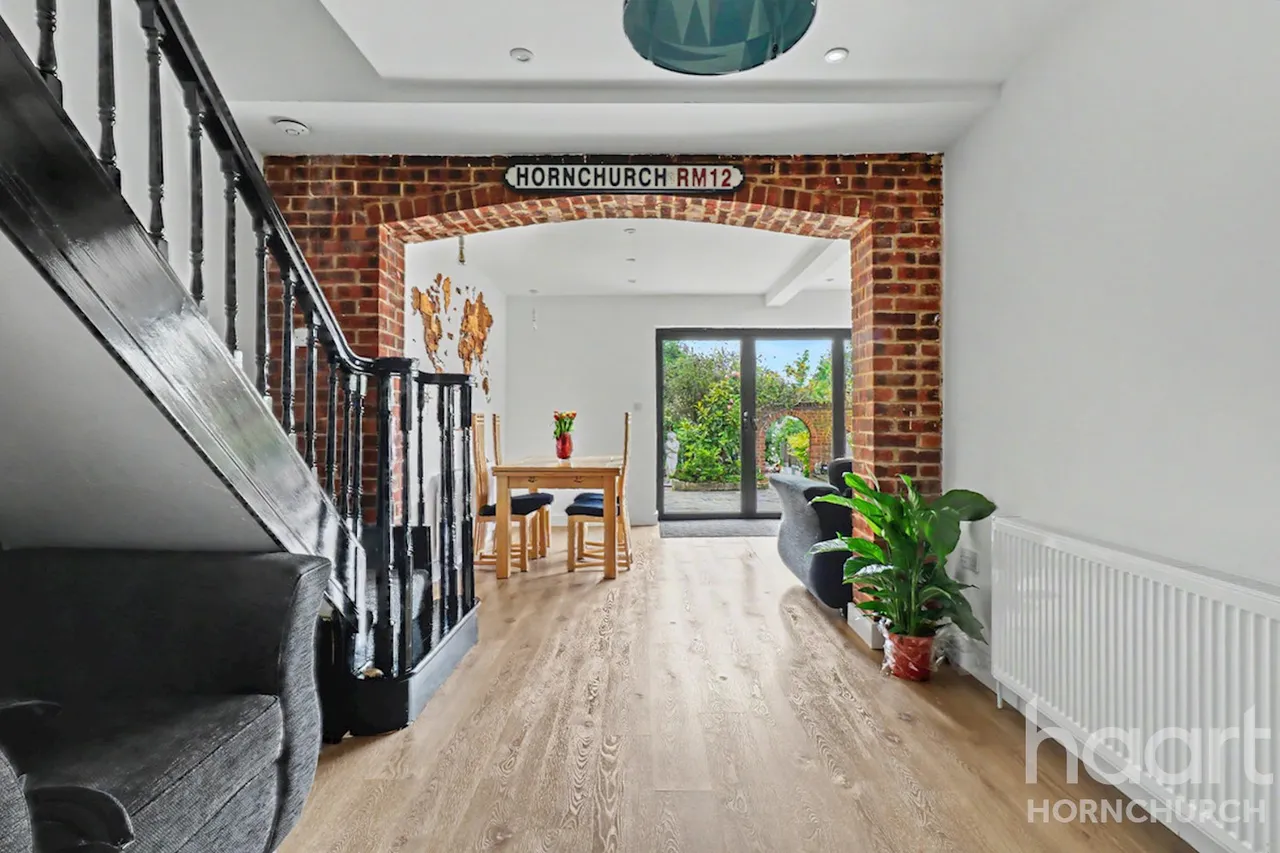 Kenilworth Gardens, Hornchurch, RM12, photo 7