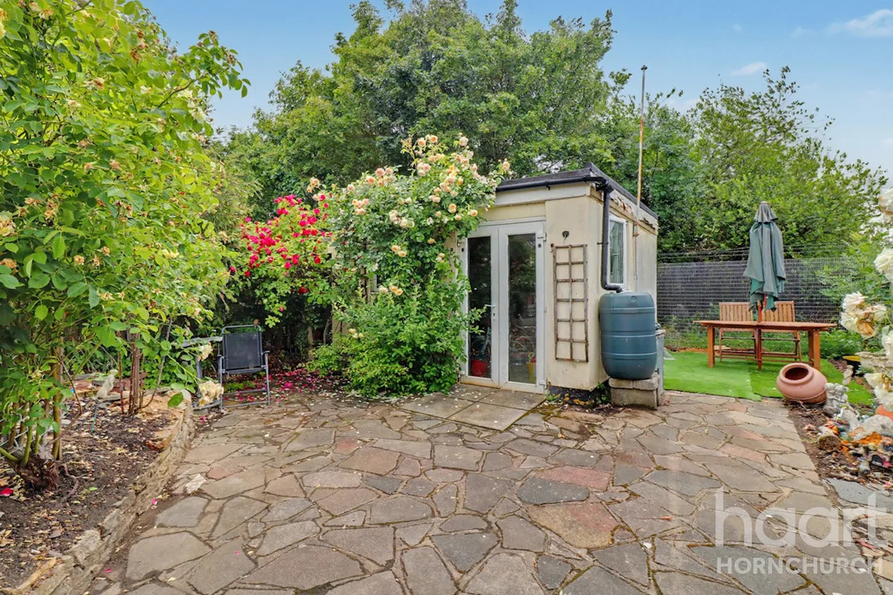 Kenilworth Gardens, Hornchurch, RM12, photo 13