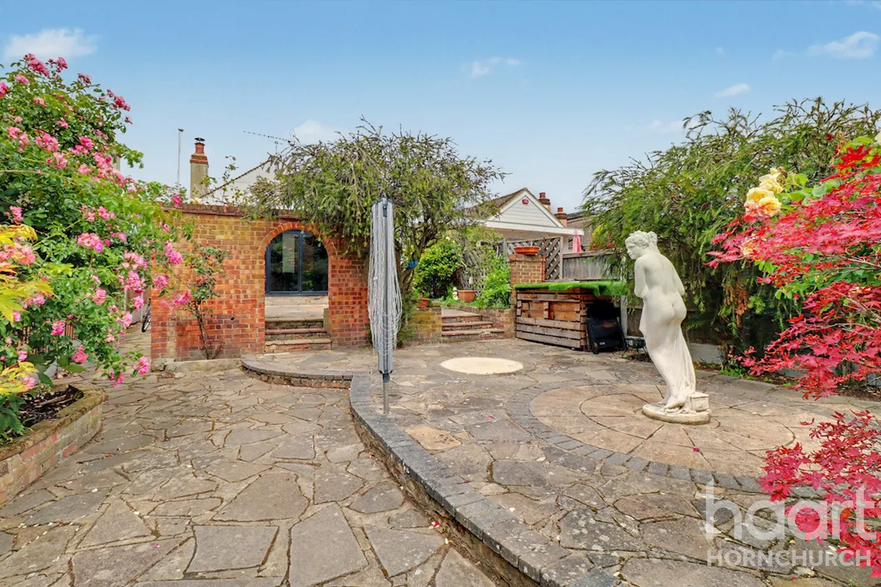 Kenilworth Gardens, Hornchurch, RM12, photo 12