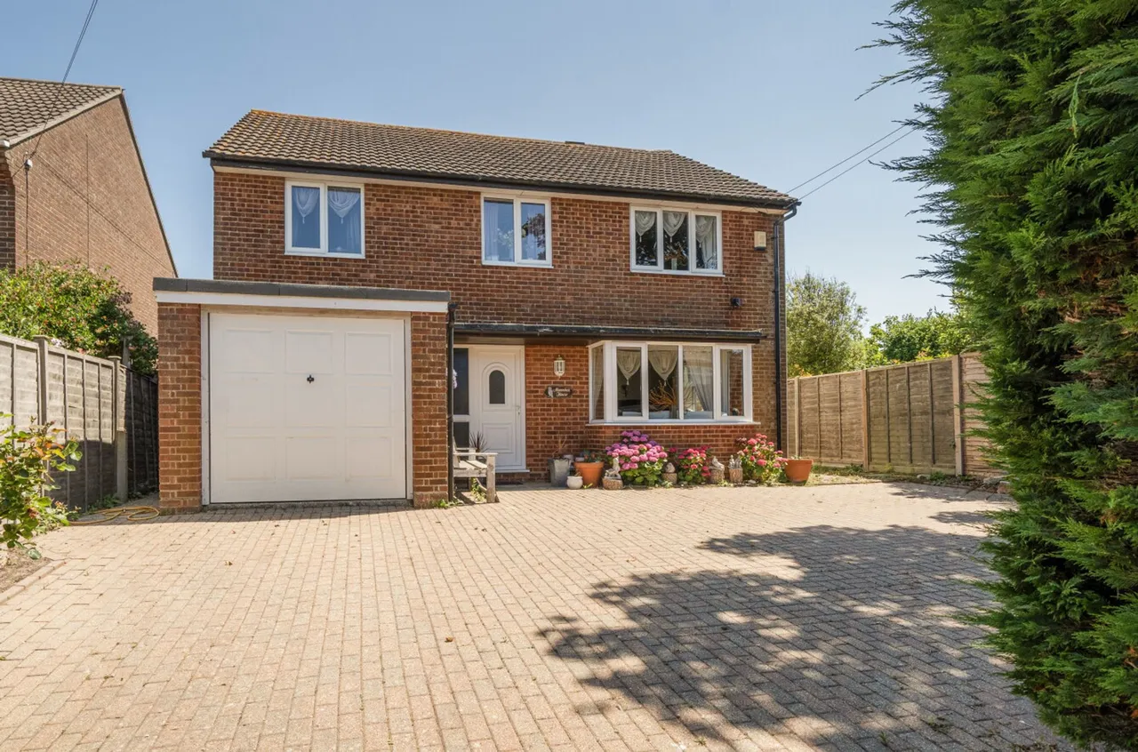 4 bed property for sale, Paddock Lane, Selsey, PO20