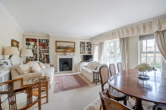 Palmerstone Court, Virginia Water, GU25, photo 2