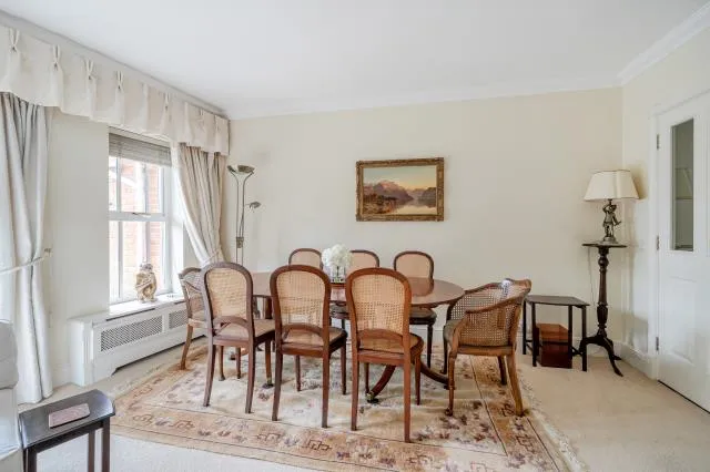 Palmerstone Court, Virginia Water, GU25, photo 4