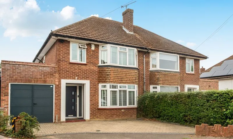 3 bed house for sale — Kingscroft Road, Leatherhead, KT22