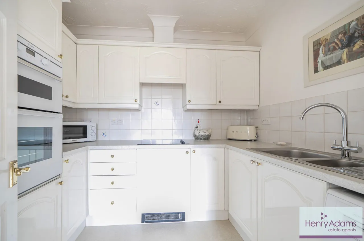 King George Avenue, Petersfield, GU32, photo 3