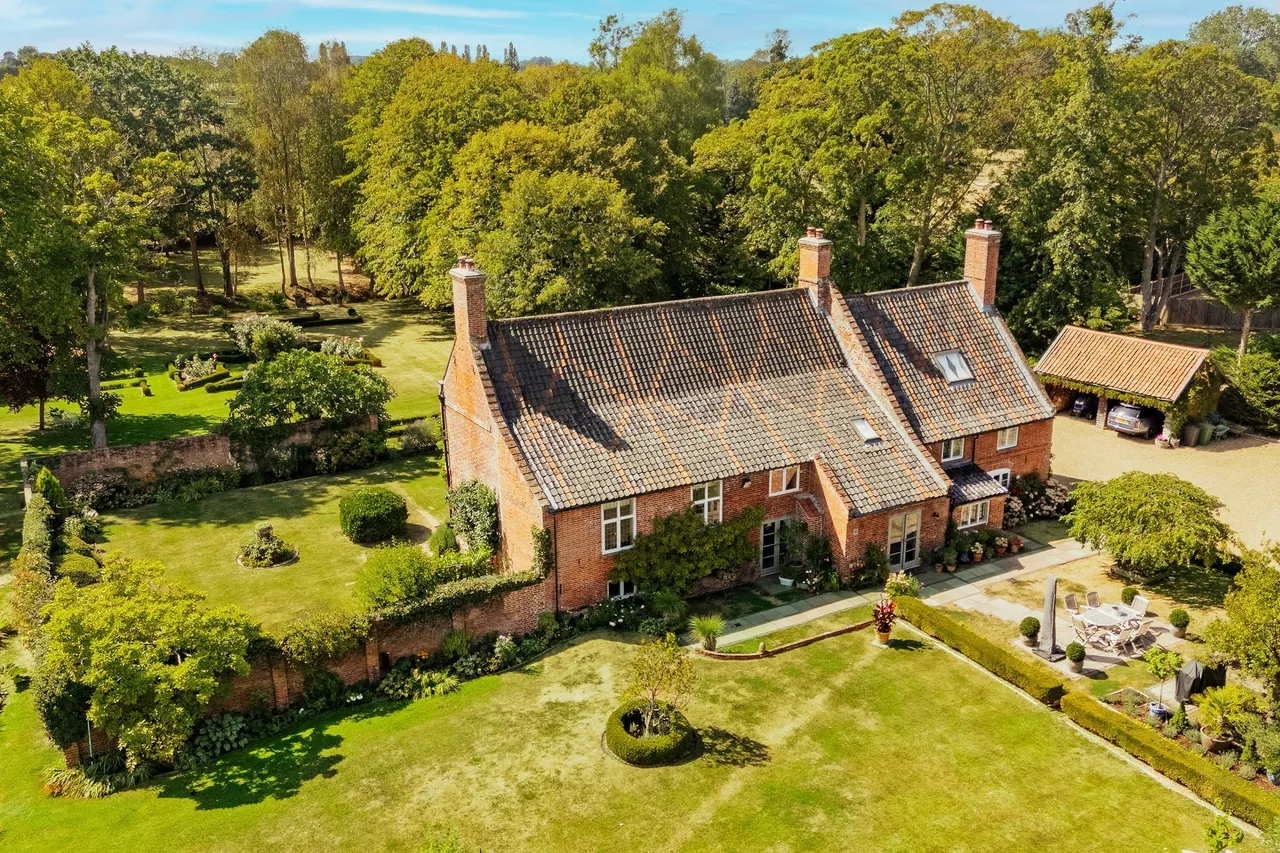 A Secluded Georgian Farmhouse in the, photo 3