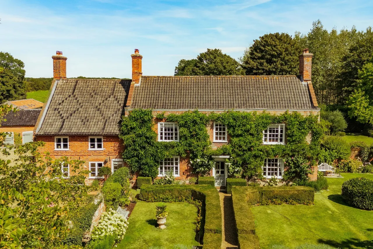 5 bed property for sale, A Secluded Georgian Farmhouse in the