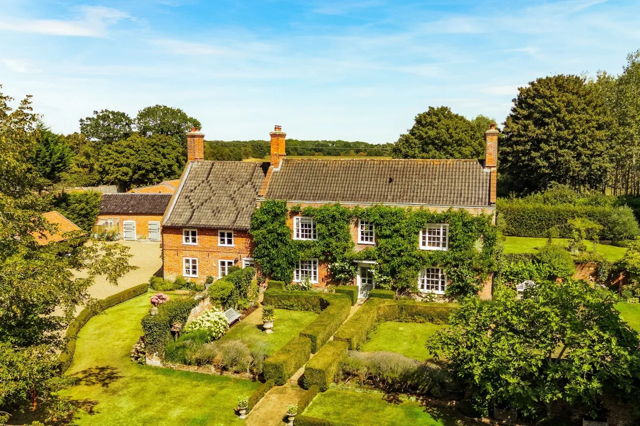 A Secluded Georgian Farmhouse in the, photo 27
