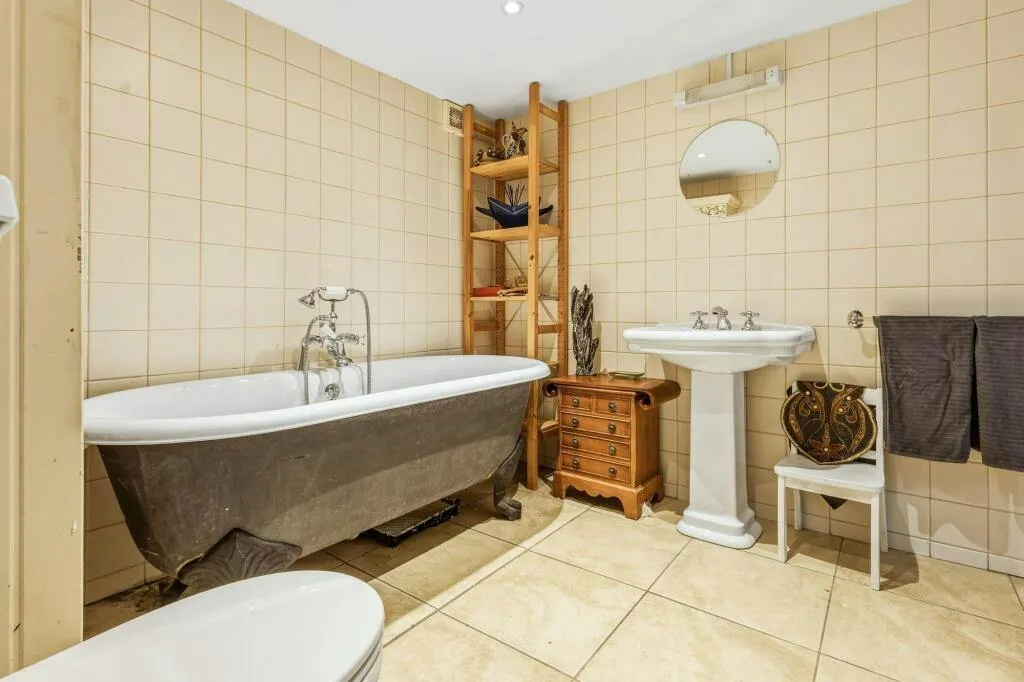 Vestry Road, London, E17, photo 13